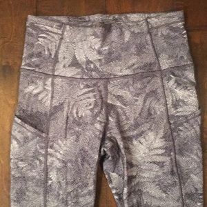 lululemon athletica Pants - 🌹Nwot lulu 3/4 length leggings ❤️😍 lululemon athletica Pants - 🌹Nwot lulu 3/4 length leggings ❤️😍